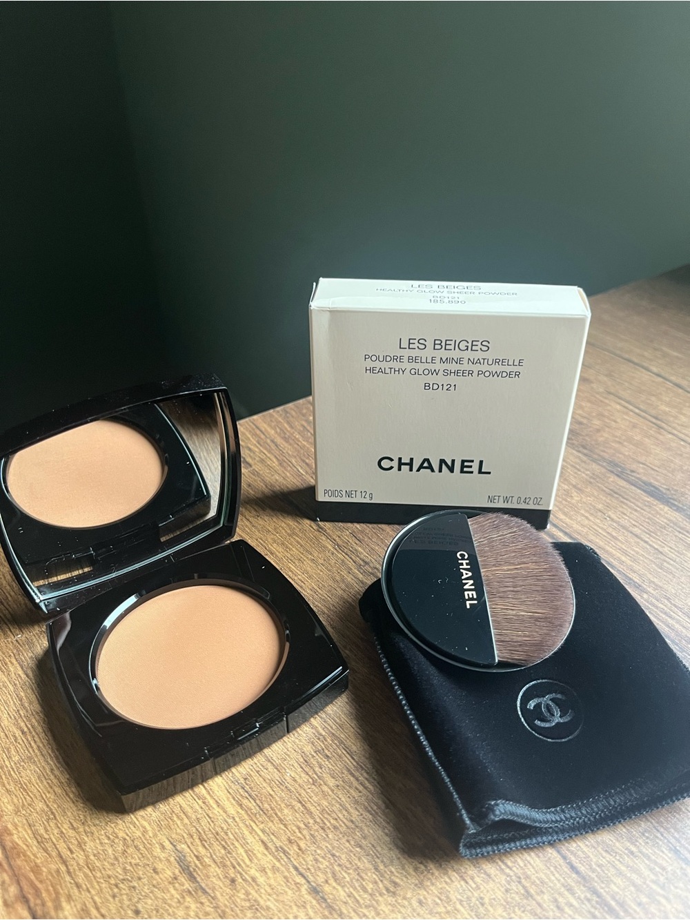 CHANEL Les Beiges Healthy Glow Sheer Powder BD121 - Warm Beigey